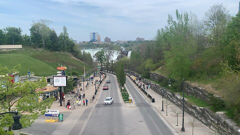 Walking around Niagara Falls