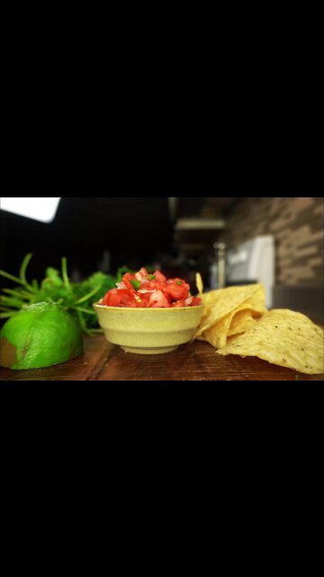 How To Make Fresh Salsa In 60 Seconds - Pico De Gallo Fast! #shorts