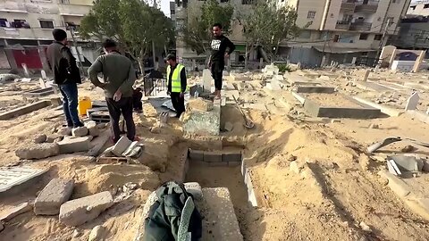 Volunteer uses recycled rubble used to build graves in Gaza | REUTERS