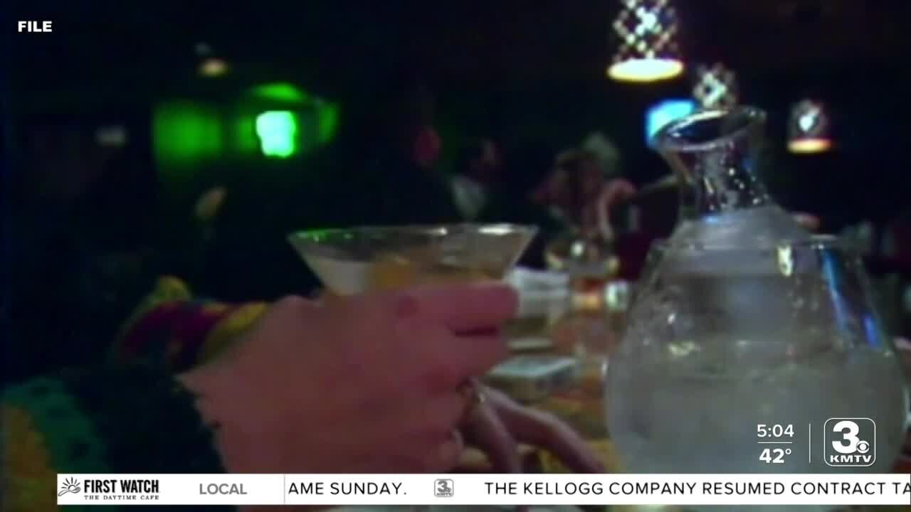 Nebraska Medicine doc's tips to moderate holiday drinking