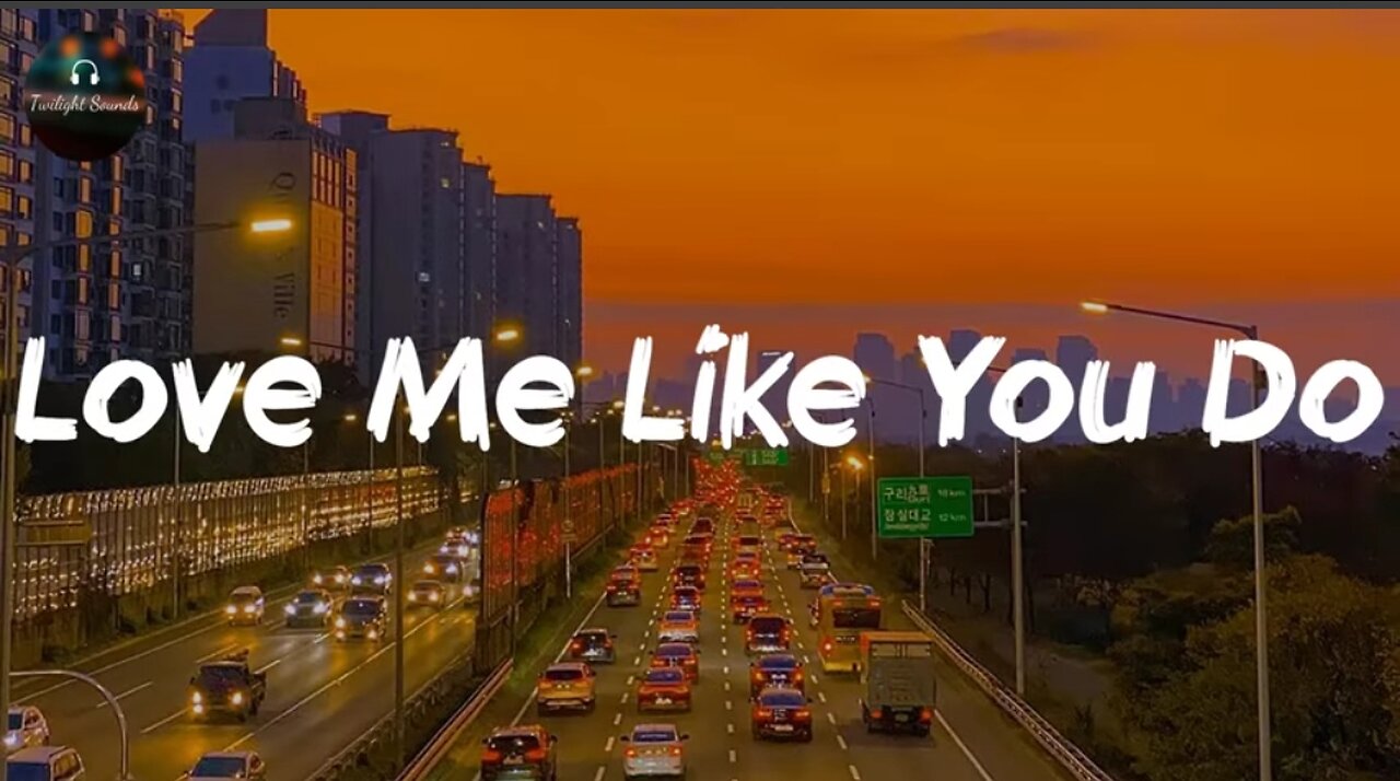 Ellie Goulding-Love Me Like You Don't (lyrics)