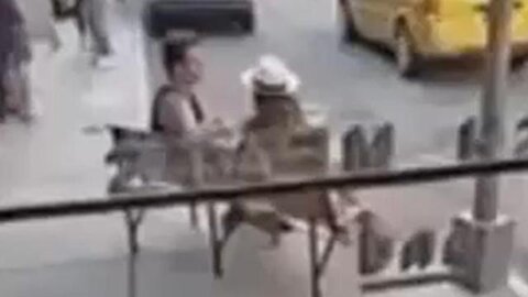 2 PEOPLE APPEAR TO VANISH OUT OF THIN AIR IN NEW YORK CITY - GLITCH IN THE MATRIX?