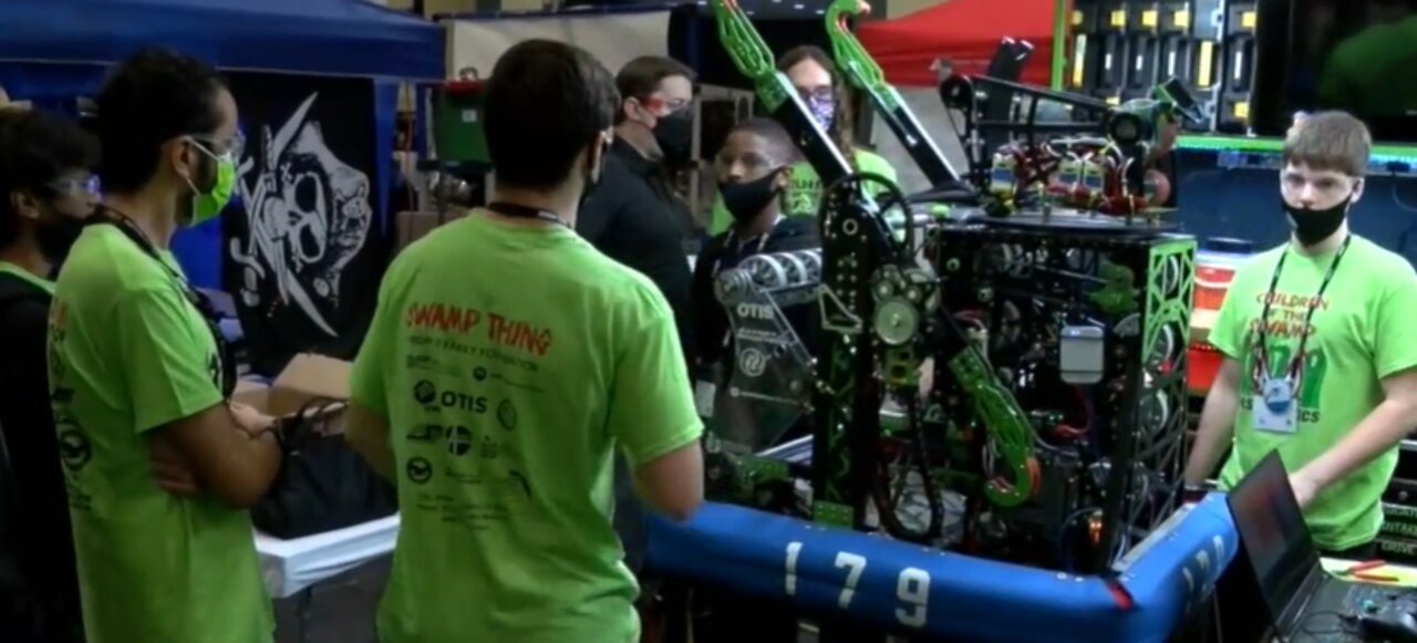 Robot competition draws in hundreds of tech youths