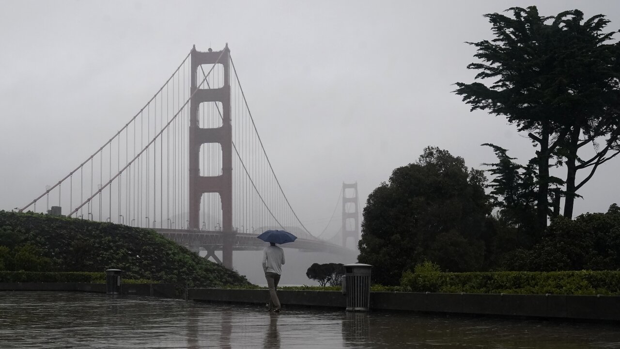 California crews try to recover from week's flooding as rain restarts