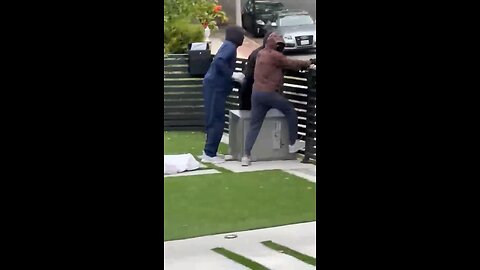 Los Angeles Police Seek Suspects in Broad Daylight Safe Theft