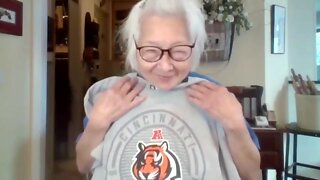 Cincinnati woman torn between Bengals, Chiefs