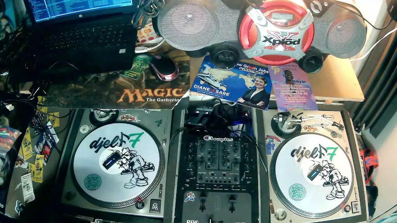 Livestreaming some funky tunes and shit while I finish up UP22. Get in the chat to say wazzup