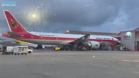 VOAR COM A TAAG É TÃO RUIM? ASSIM VOAMOS DE SÃO PAULO🇧🇷 A 🇦🇴LUANDA COM O B777-300ER.