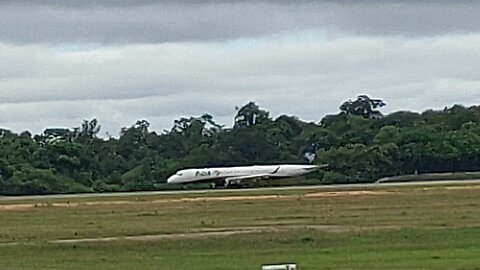 Embraer 195 PR-AYL decola de Manaus para São Gabriel da Cachoeira