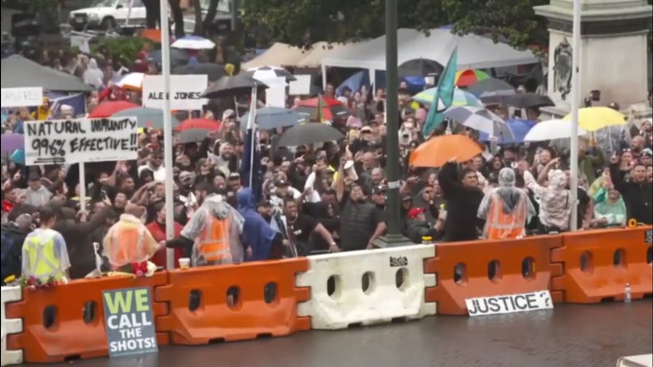 New Zealanders performed Maori Haka outside NZ Parliament