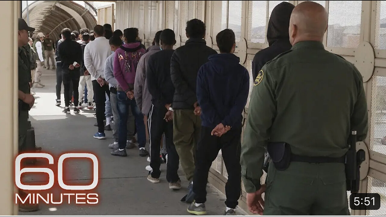 The situation at the U.S.-Mexico border | 60 Minutes.mp4