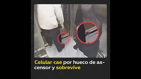 Se le cae el celular nuevo por el hueco del ascensor y logra recuperarlo