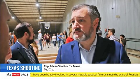 Ted Cruz Confronted by Journalist, RUNS AWAY