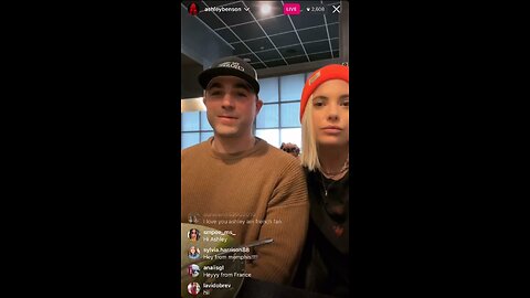 Ashley Benson On Instagram Live Eating Some Nice ITalian Meal With Her Family 28.12.22.