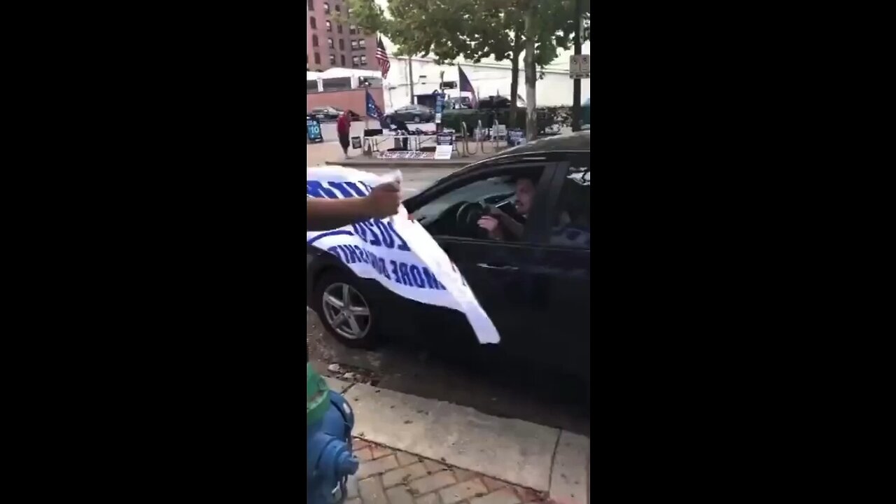 Spits on Trump flag then karma arrives๐๐๐