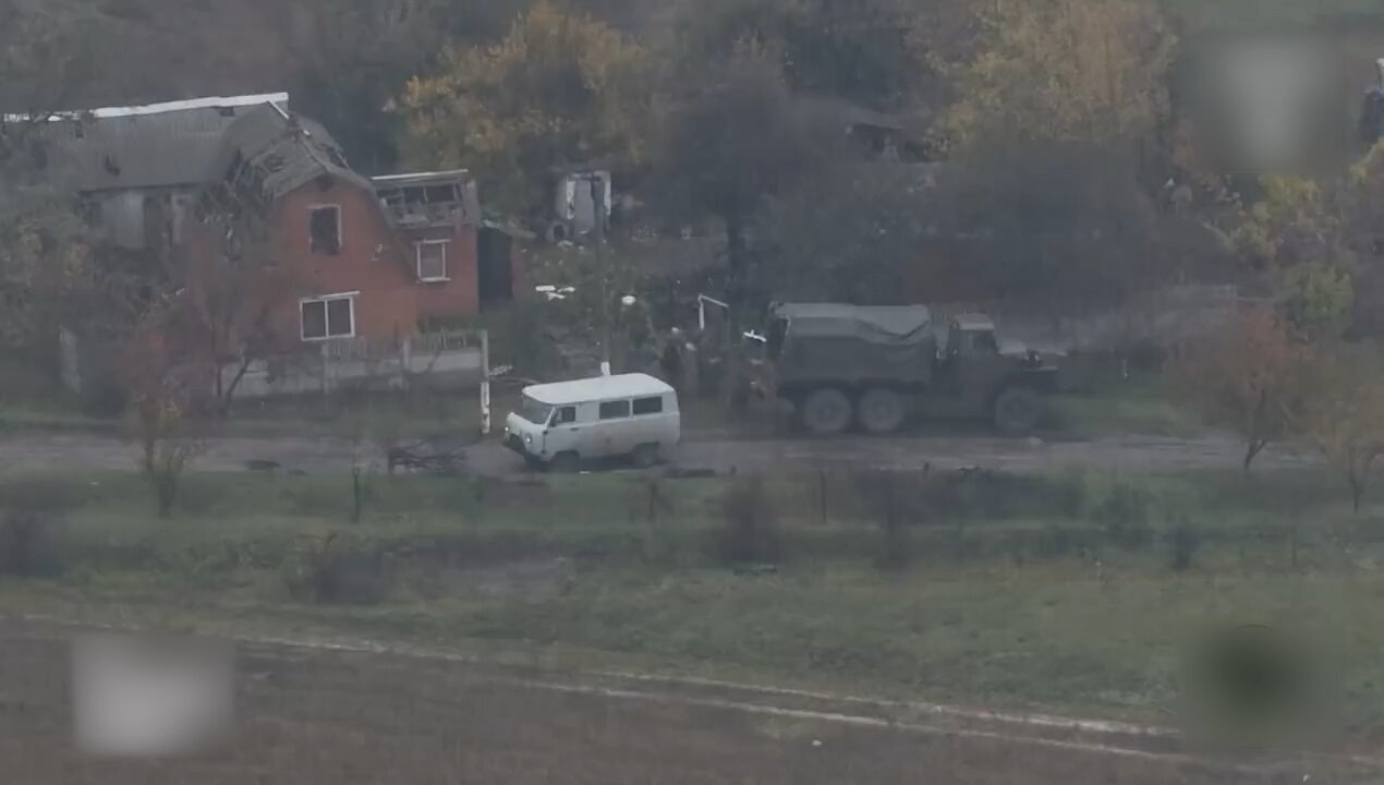 Ukrainian forces trying to load ammo when Russian forces open fire