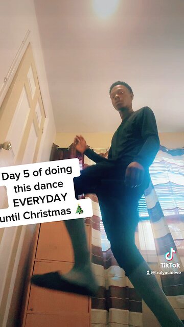 Day 5 of doing this dance EVERYDAY until Christmas 🎄🎄