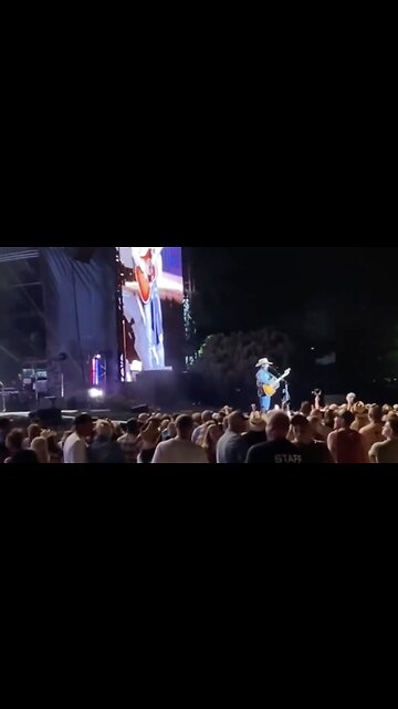 Country Singer, Cody Johnson Gives Enthusiastic Support to Jason Aldean During Live Show