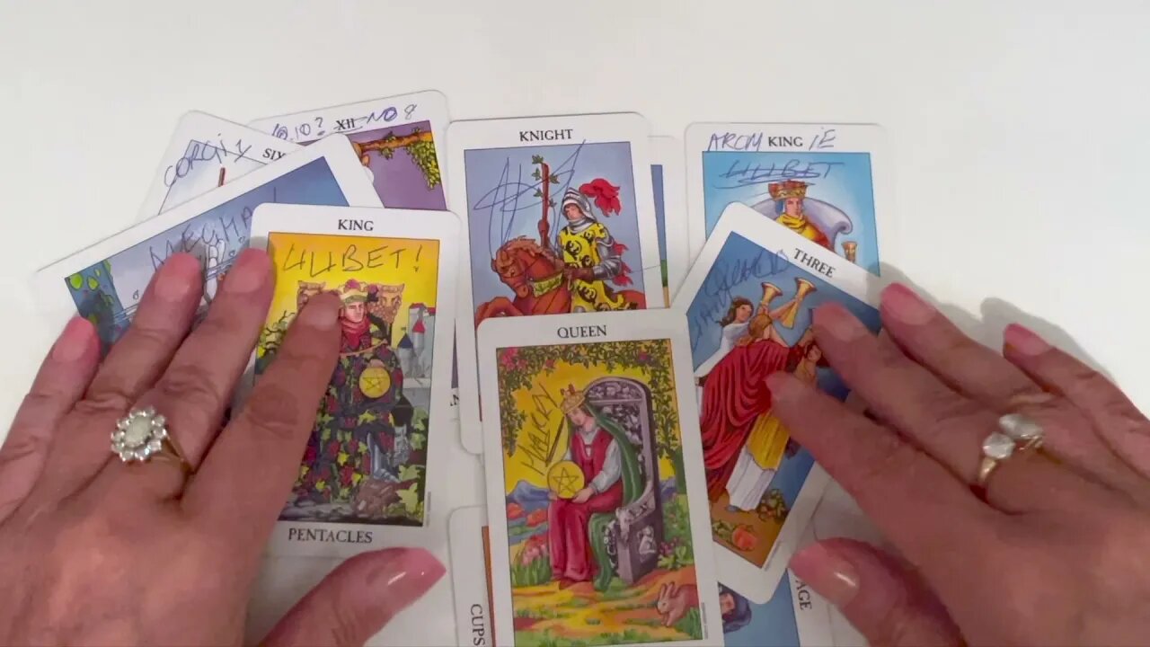 🔴HOW NOT TO READ TAROT (PARODY!) The Tarot Knows When YOU DON'T KNOW! 🔮#plagiarism #tarot #charlatan