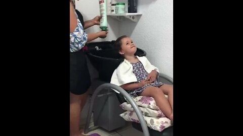 LAVANDO O CABELO NO SALAO [ DIA DE PRINCESA ] - WASHING YOUR HAIR IN THE SALON [ PRINCESS DAY ] KID