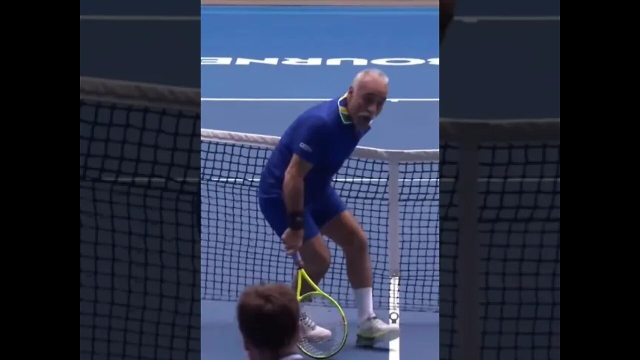 Bahrami checking if it legal to put down the net? 😄🐐👑