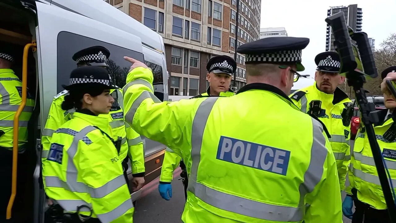 Protester Glues Him Self To The Road Vaxuall Bridge 10 April 2022 #metpolice