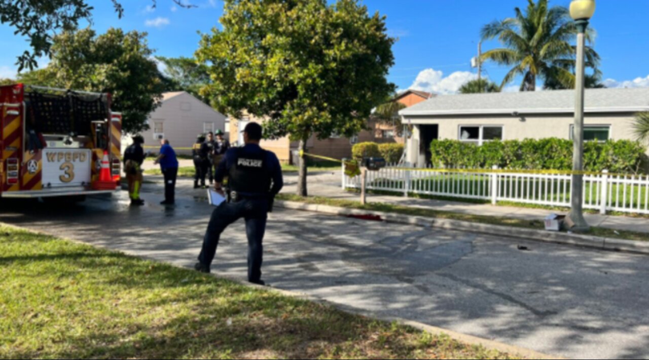 2 dogs killed in West Palm Beach house fire