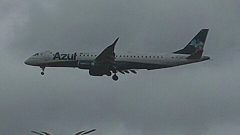 Embraer 195 PR-AXU coming from Tefé and Airbus A321 PT-XPL coming from Brasília