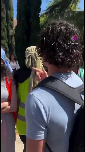 Pro Hamas Antisemitic students refuse to allow Jewish student pass to get to class wt UCLA.