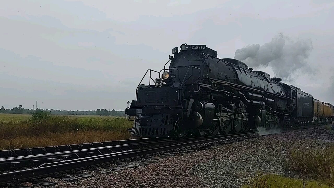 UP Big Boy Run-by near Groesbeck, TX