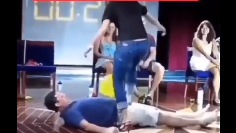 Try not to laugh 🤣🤣