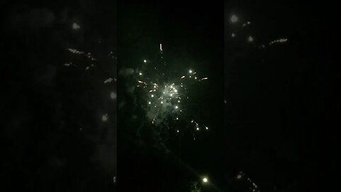 Fireworks Lullaby: A Relaxing Nighttime Display #shorts #fireworks