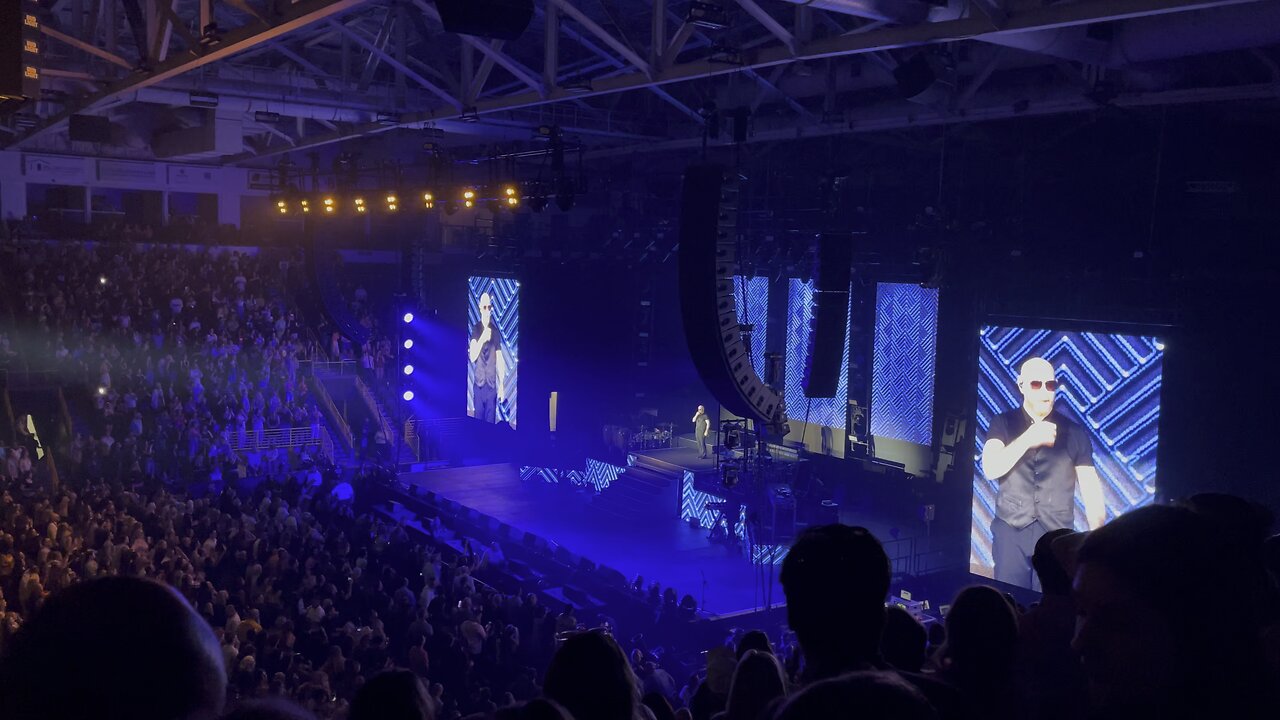 Pitbull - Can’t Stop Us Now Tour - Fireball #Pitbull #Fireball #4K #DolbyVision HDR