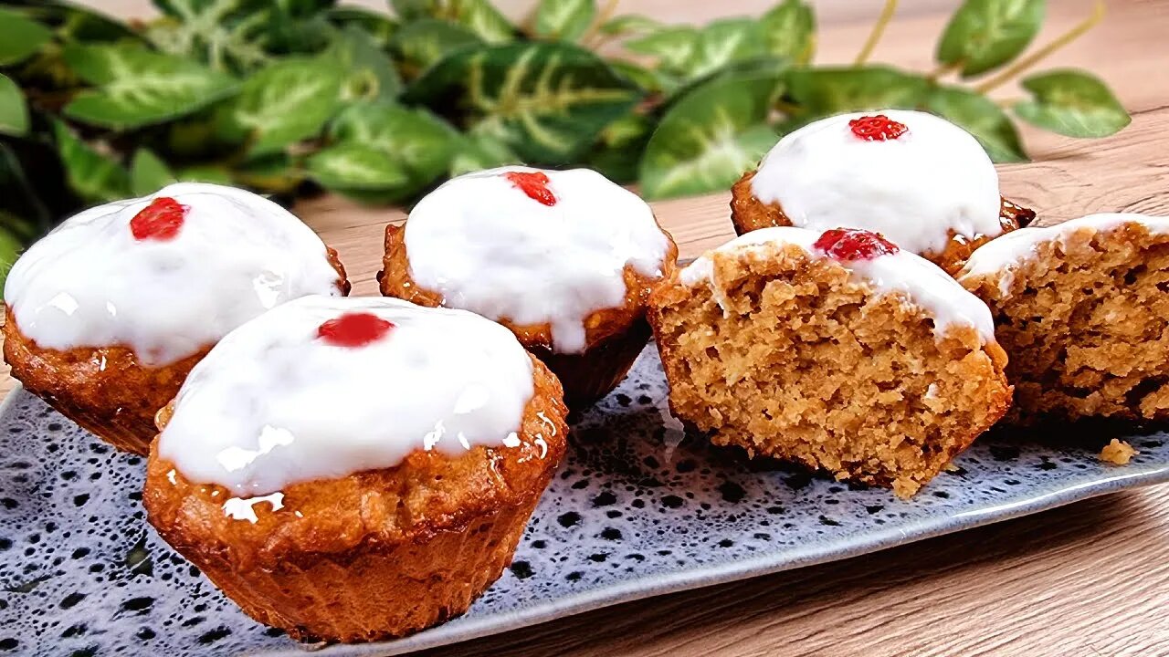 Easy and Healthy Oat Muffins - they are absolutely delicious and gluten free!