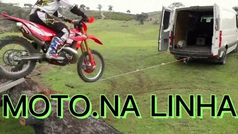ZAP: DE MOTO NA CORDA BAMBA
