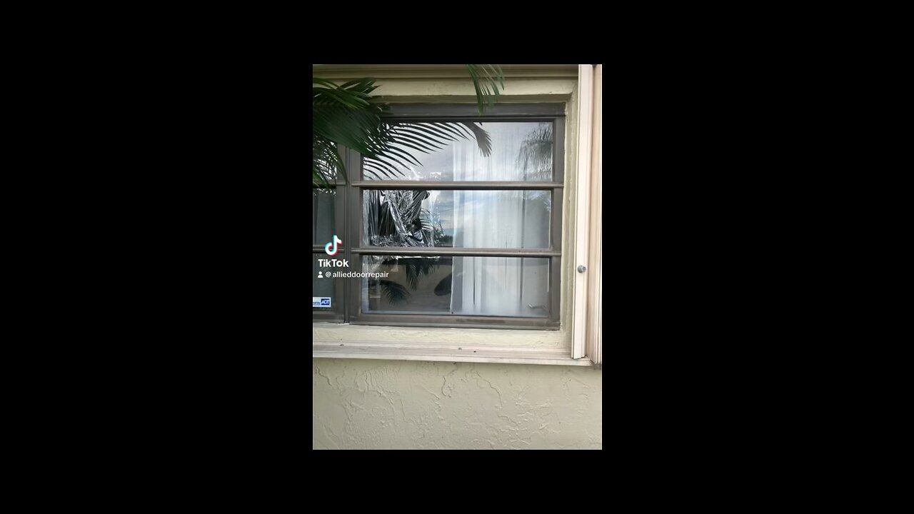 Window glass replacement and glazing In Pompano Beach, Fl.