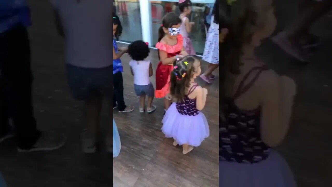 CUIDADO NAO PISA NA MINHA CAUDA DA FROZEN POR FAVOR , CURTINDO O CARNAVAL NOSSA QUANTA SAUDADE !!!