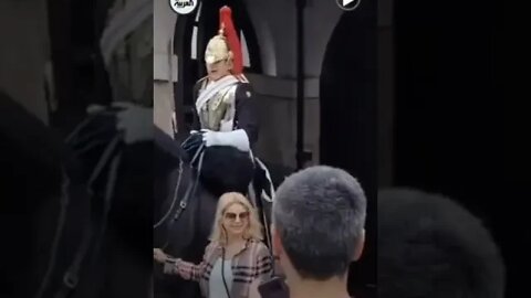 ملكة أنجلترا اليزابيث الثانية 🎩