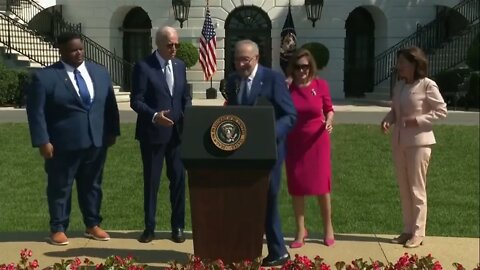 Joe Biden shakes hands with Chuck Schumer and then immediately forgets he did it and tries again