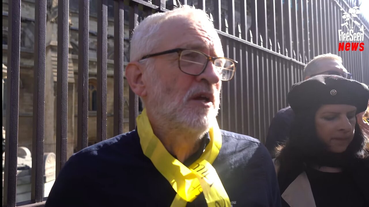 Jeremy Corbyn makes plea for Julian Assange from the human chain at Westminster - 08/10/2022