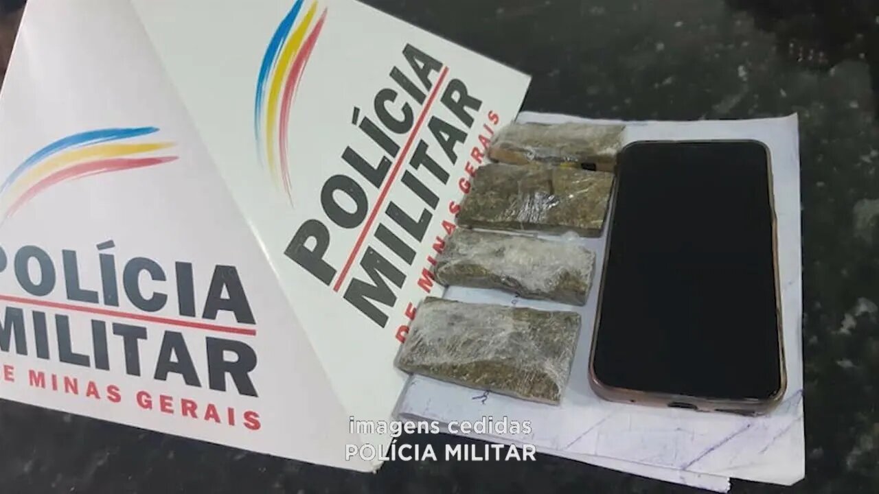 Dupla detida com quatro tabletes de maconha dentro de táxi em Piedade de Caratinga
