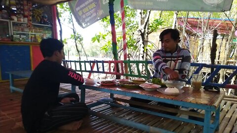 Resto di Tengah Hutan Mangrove, Sunge Jingkem, Bekasi Utara