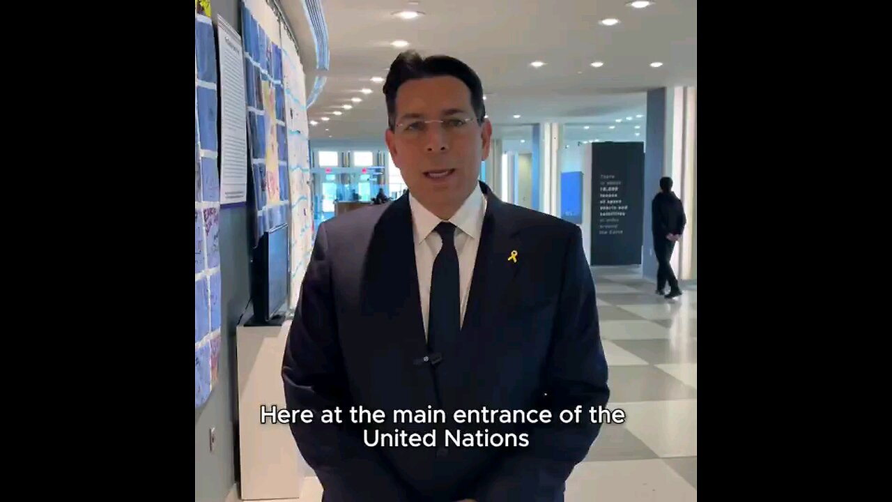 This is at da entrance of da UN & he's da Israeli Ambassador building His entitlement is next level.