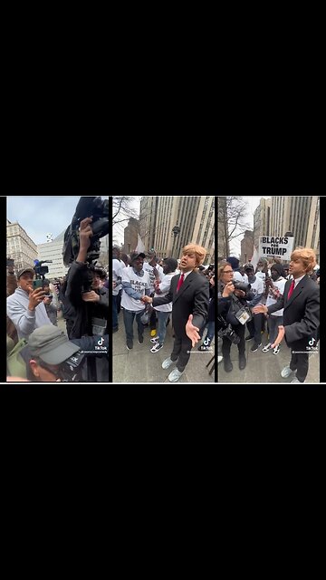 BLACKS FOR TRUMP. Today in NYC streets. 😸