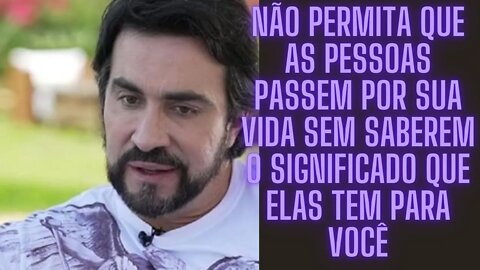 Não permita que as pessoas passem por sua vida sem saberem o significado que elas tem para você.