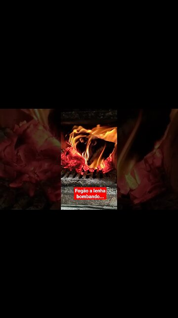 Fogão a lenha bombando... #fogãodelenha #outono