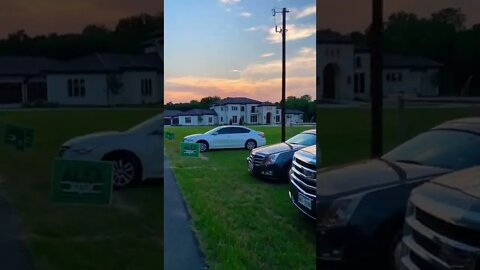 给大家看看德州豪宅。不是说共和党支持者都是deplorables低收入蓝领吗哇哈哈哈😄