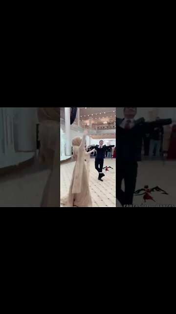 КРАСИВАЯ ЧЕЧЕНСКАЯ ДЕВУШКА НА СВАДЬБЕ ПОЕТ И ТАНЦУЕТ 2022 #shorts