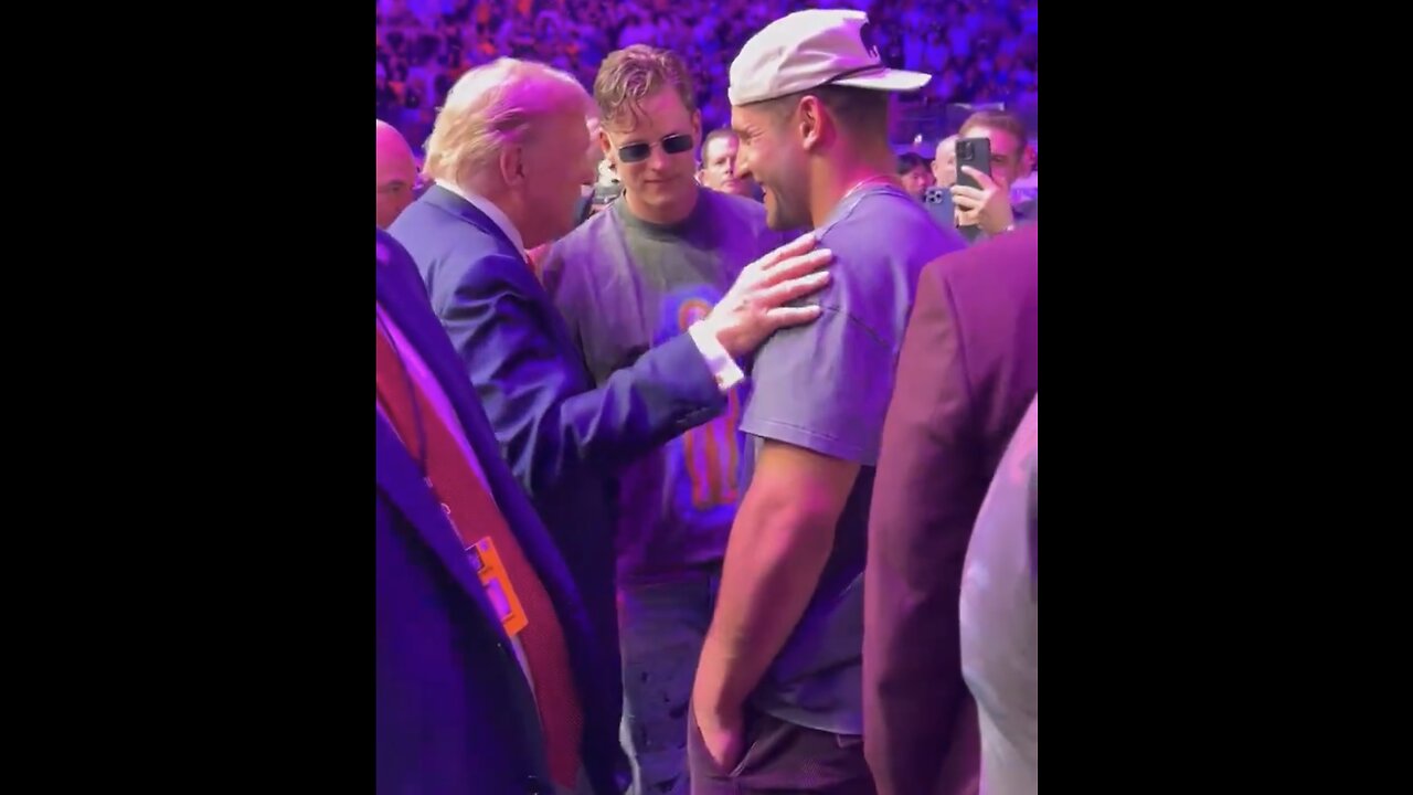 TRUMP❤️🇺🇸🥇MEET WITH NFL STARS🤍🇺🇸🏅AT UFC 299 OCTAGON💙🇺🇸🏟️⭐️