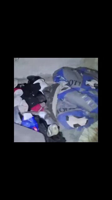 👀 ЇЛИ І СРАЛИ В ОДНОМУ МІСЦІ. Як жили дикі руські орки в Бучі.